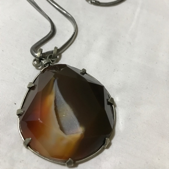 Agate and silver pendant in a silver chain. - Picture 6 of 8